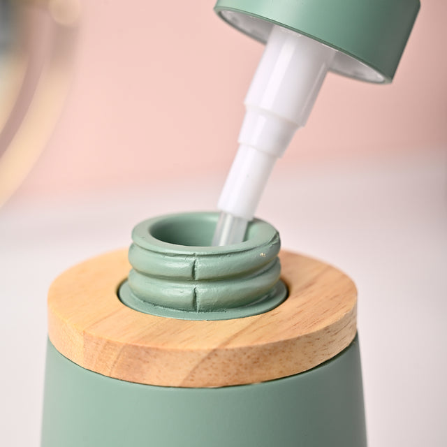 2Pcs Green Polyresin Bathroom Set